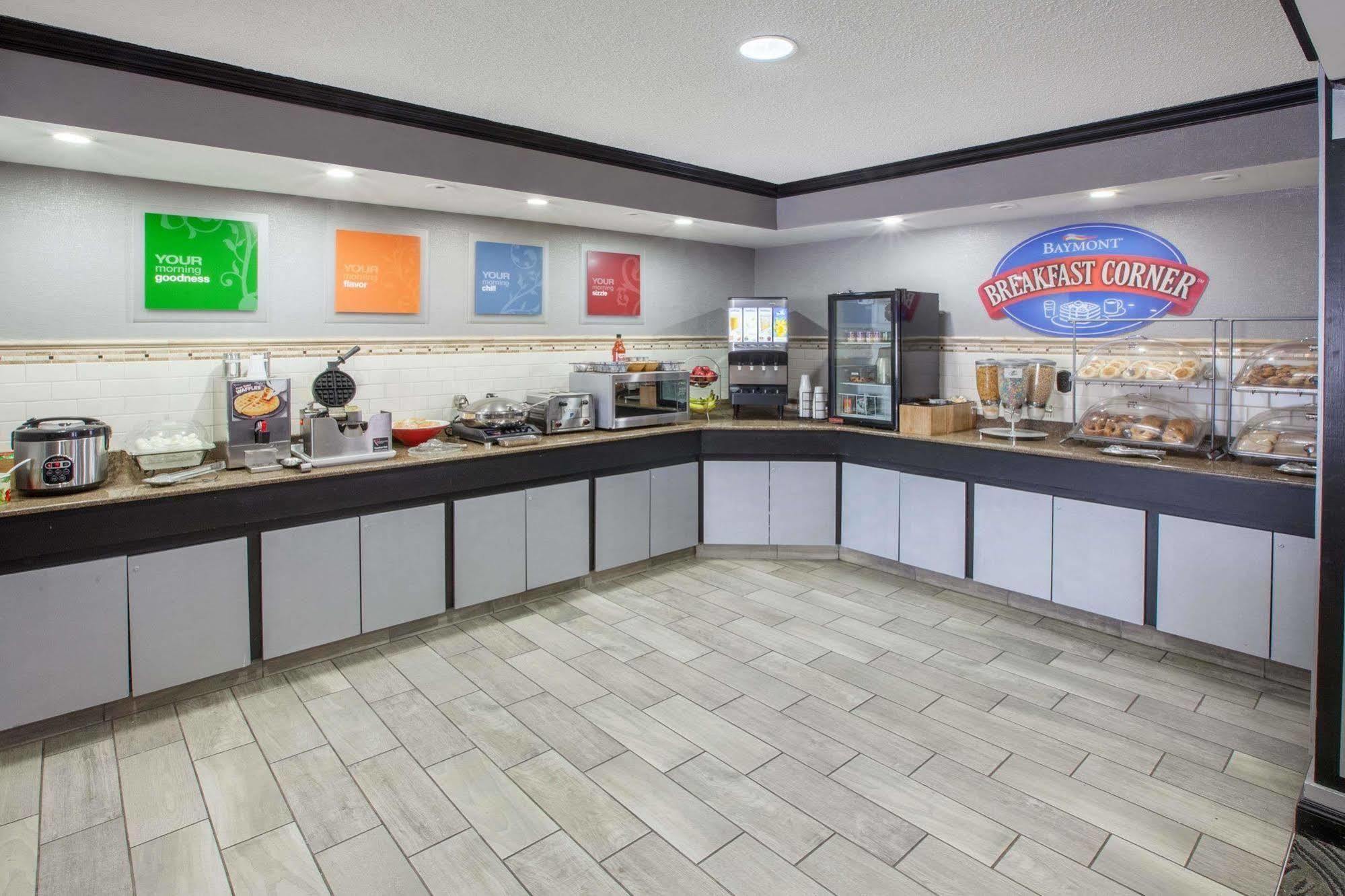 Baymont By Wyndham Canton Exterior photo