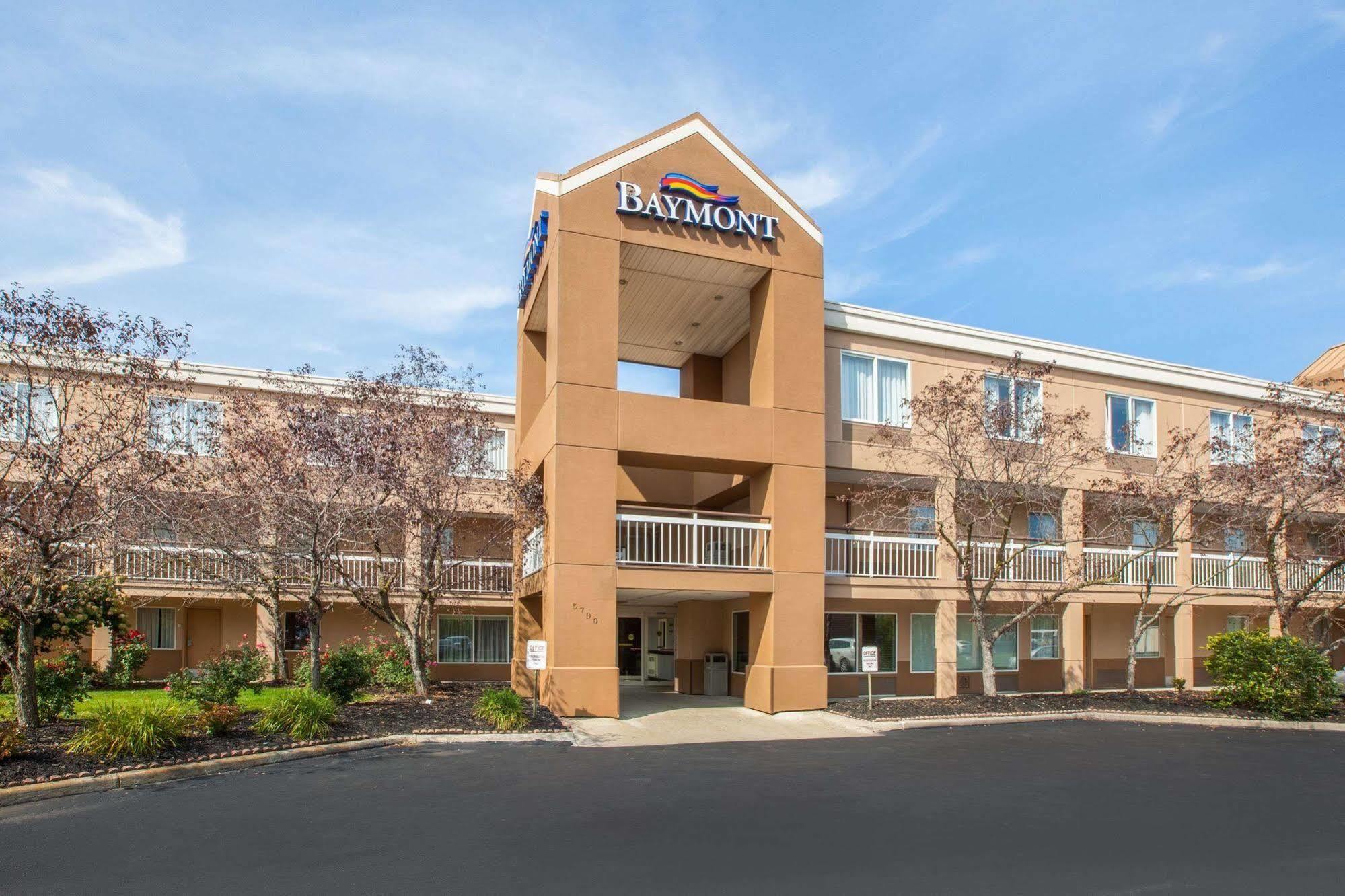 Baymont By Wyndham Canton Exterior photo